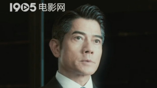 红色内衣的新妈妈